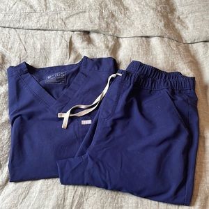 FIGS Mens Scrub Top, 3 Pocket + Joggers